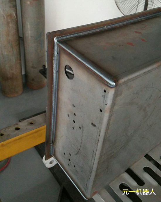電力鐵塔塔腳焊接91麻豆蜜桃一区二区三区1.jpg